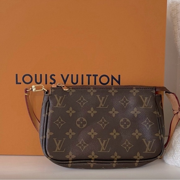 Louis Vuitton Pochette Monogram Purse - Picture 1 of 15